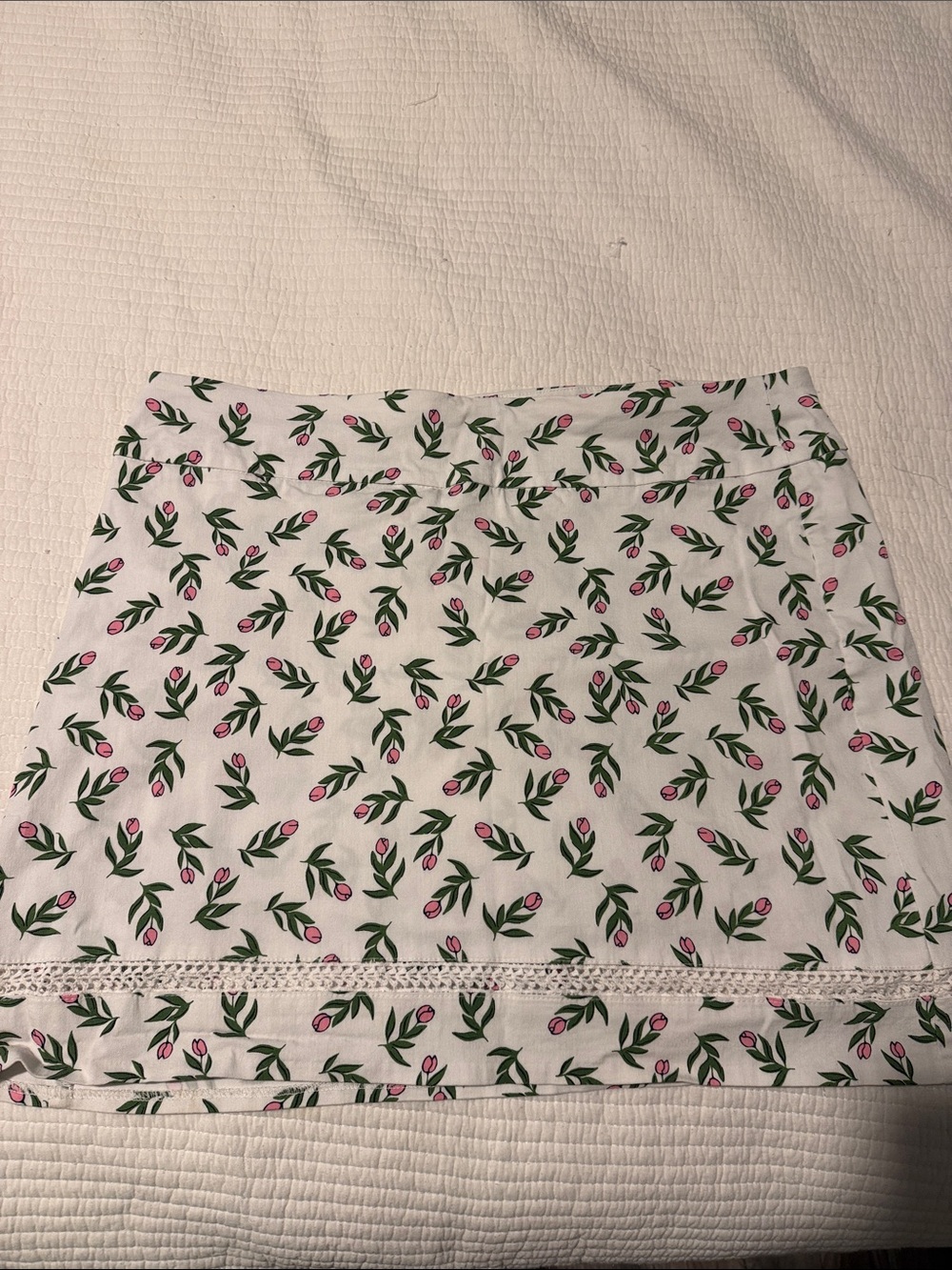 crown & ivy White Mini Skirt with Pink Tulip Print